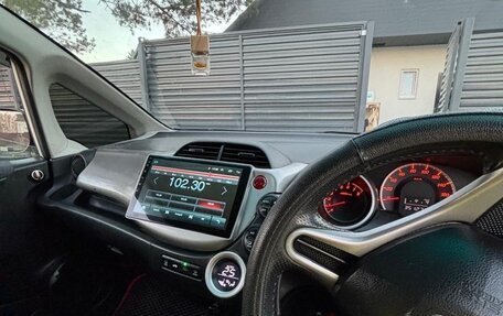 Honda Fit III, 2010 год, 800 000 рублей, 16 фотография