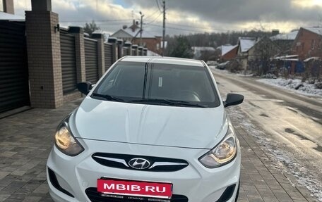 Hyundai Solaris II рестайлинг, 2013 год, 670 000 рублей, 2 фотография