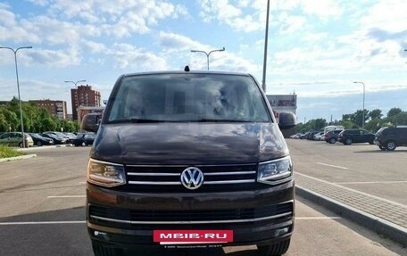 Volkswagen Caravelle T6 рестайлинг, 2018 год, 4 500 000 рублей, 6 фотография