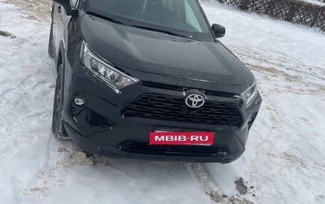Toyota RAV4, 2021 год, 3 350 000 рублей, 2 фотография
