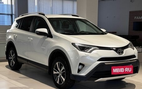 Toyota RAV4, 2017 год, 2 200 000 рублей, 3 фотография