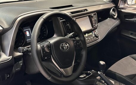 Toyota RAV4, 2017 год, 2 200 000 рублей, 12 фотография