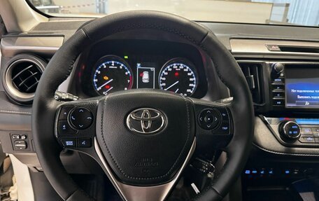 Toyota RAV4, 2017 год, 2 200 000 рублей, 15 фотография