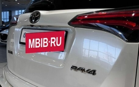 Toyota RAV4, 2017 год, 2 200 000 рублей, 11 фотография