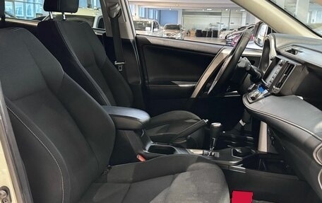 Toyota RAV4, 2017 год, 2 200 000 рублей, 23 фотография