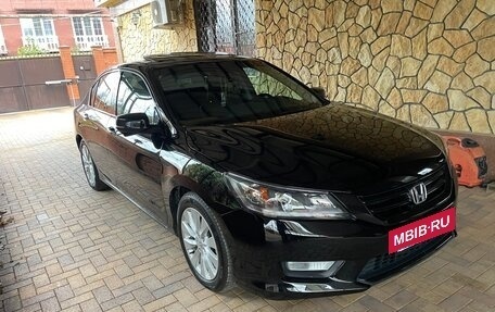 Honda Accord IX рестайлинг, 2015 год, 1 850 000 рублей, 2 фотография