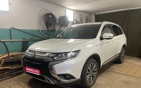 Mitsubishi Outlander III рестайлинг 3, 2019 год, 2 750 000 рублей, 1 фотография