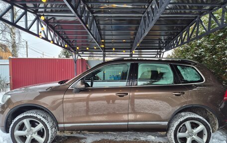 Volkswagen Touareg III, 2011 год, 1 700 000 рублей, 3 фотография