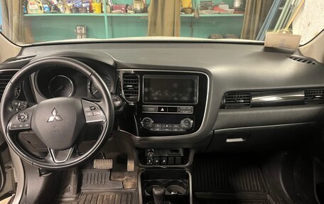 Mitsubishi Outlander III рестайлинг 3, 2019 год, 2 750 000 рублей, 7 фотография