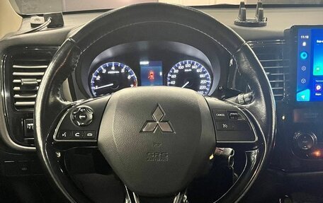 Mitsubishi Outlander III рестайлинг 3, 2015 год, 1 599 000 рублей, 10 фотография