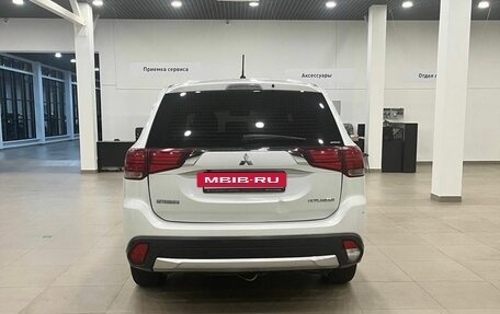 Mitsubishi Outlander III рестайлинг 3, 2015 год, 1 599 000 рублей, 6 фотография