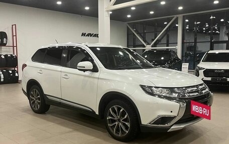 Mitsubishi Outlander III рестайлинг 3, 2015 год, 1 599 000 рублей, 3 фотография