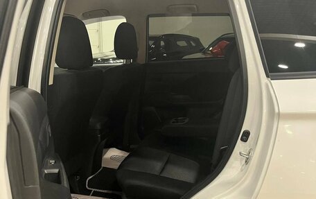 Mitsubishi Outlander III рестайлинг 3, 2015 год, 1 599 000 рублей, 16 фотография