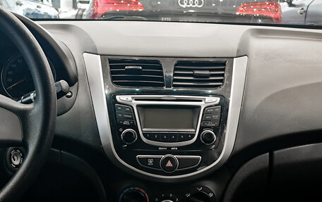 Hyundai Solaris II рестайлинг, 2015 год, 999 000 рублей, 18 фотография