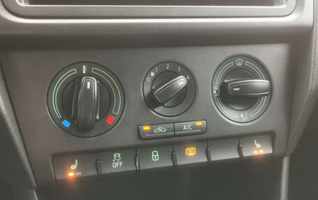 Skoda Rapid I, 2015 год, 990 000 рублей, 2 фотография