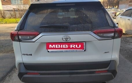 Toyota RAV4, 2020 год, 3 350 000 рублей, 6 фотография