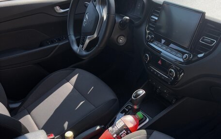 Hyundai Solaris II рестайлинг, 2021 год, 1 700 000 рублей, 2 фотография