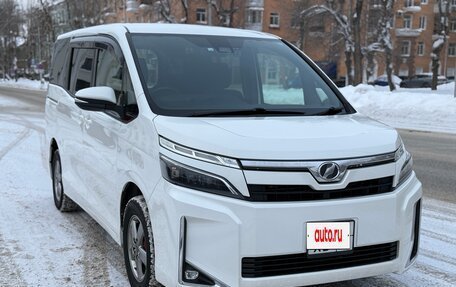 Toyota Voxy III, 2018 год, 2 350 000 рублей, 3 фотография