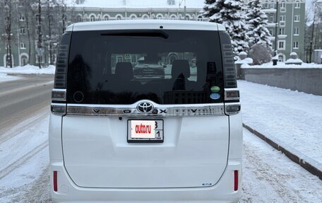 Toyota Voxy III, 2018 год, 2 350 000 рублей, 5 фотография