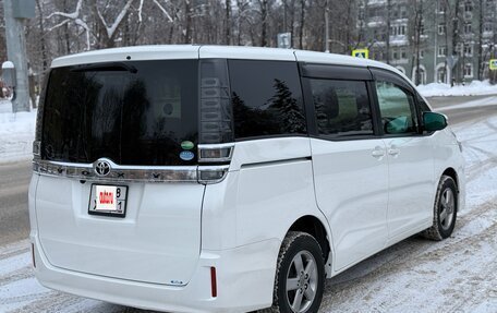 Toyota Voxy III, 2018 год, 2 350 000 рублей, 4 фотография