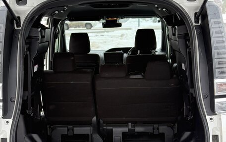 Toyota Voxy III, 2018 год, 2 350 000 рублей, 16 фотография