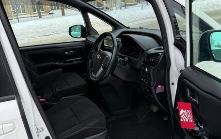 Toyota Voxy III, 2018 год, 2 350 000 рублей, 14 фотография