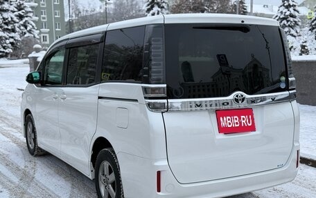 Toyota Voxy III, 2018 год, 2 350 000 рублей, 6 фотография