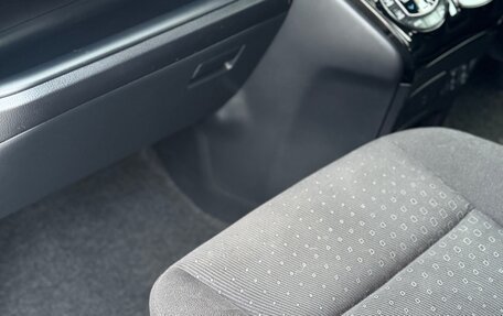 Toyota Voxy III, 2018 год, 2 350 000 рублей, 20 фотография