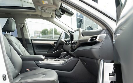 Toyota Highlander, 2025 год, 6 190 000 рублей, 27 фотография