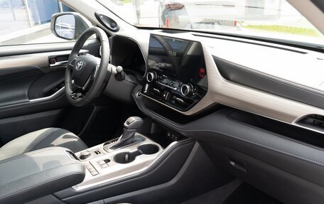 Toyota Highlander, 2025 год, 6 190 000 рублей, 28 фотография