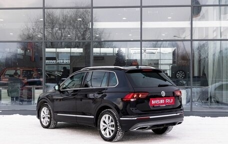 Volkswagen Tiguan II, 2018 год, 3 100 200 рублей, 6 фотография