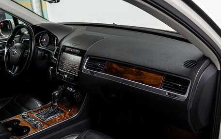 Volkswagen Touareg III, 2010 год, 2 299 000 рублей, 17 фотография