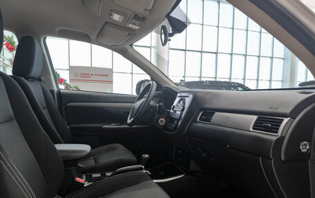 Mitsubishi Outlander III рестайлинг 3, 2017 год, 2 099 000 рублей, 13 фотография