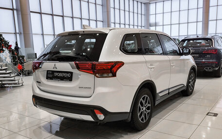 Mitsubishi Outlander III рестайлинг 3, 2017 год, 2 099 000 рублей, 6 фотография