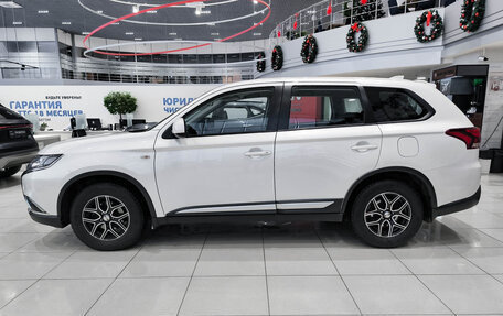 Mitsubishi Outlander III рестайлинг 3, 2017 год, 2 099 000 рублей, 10 фотография