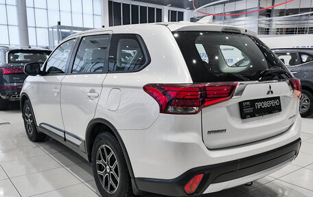 Mitsubishi Outlander III рестайлинг 3, 2017 год, 2 099 000 рублей, 8 фотография