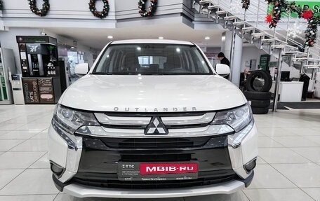 Mitsubishi Outlander III рестайлинг 3, 2017 год, 2 099 000 рублей, 2 фотография