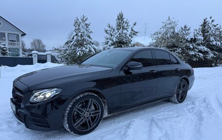 Mercedes-Benz E-Класс, 2019 год, 2 950 000 рублей, 1 фотография