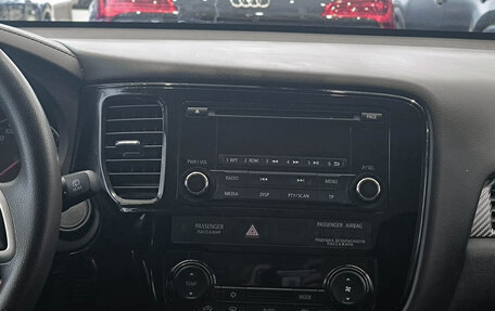 Mitsubishi Outlander III рестайлинг 3, 2017 год, 2 099 000 рублей, 18 фотография