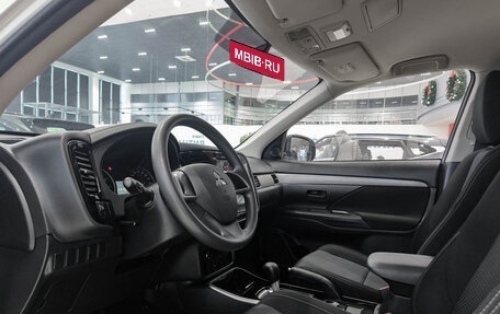 Mitsubishi Outlander III рестайлинг 3, 2017 год, 2 099 000 рублей, 20 фотография