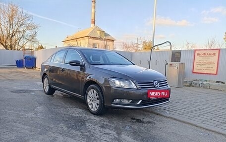 Volkswagen Passat B7, 2012 год, 995 000 рублей, 3 фотография