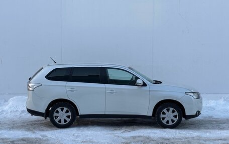 Mitsubishi Outlander III рестайлинг 3, 2014 год, 1 155 000 рублей, 4 фотография