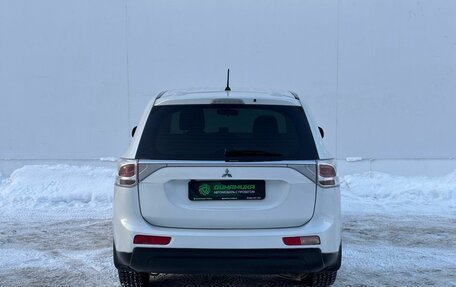 Mitsubishi Outlander III рестайлинг 3, 2014 год, 1 155 000 рублей, 6 фотография