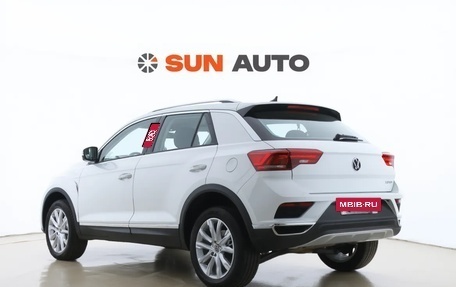 Volkswagen T-Roc I, 2022 год, 2 190 000 рублей, 2 фотография