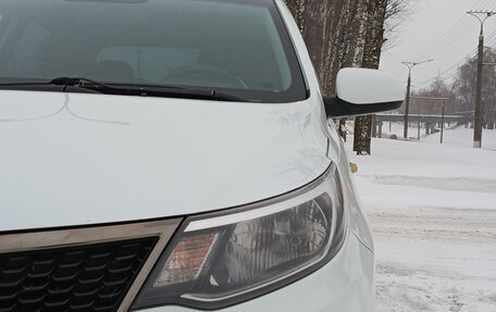 KIA Rio III рестайлинг, 2015 год, 1 000 000 рублей, 21 фотография