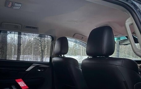 Mitsubishi Pajero Sport III рестайлинг, 2017 год, 2 650 000 рублей, 6 фотография