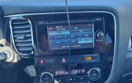 Mitsubishi Outlander III рестайлинг 3, 2015 год, 1 525 000 рублей, 12 фотография