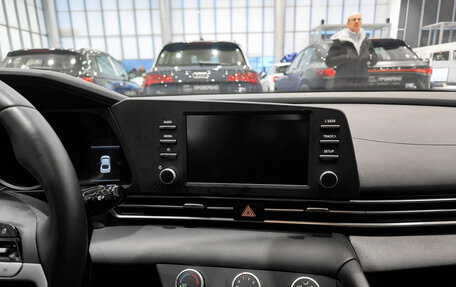 Hyundai Elantra, 2021 год, 2 099 000 рублей, 15 фотография