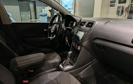 Volkswagen Polo VI (EU Market), 2018 год, 1 200 000 рублей, 8 фотография