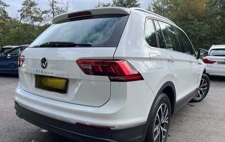 Volkswagen Tiguan II, 2022 год, 3 200 000 рублей, 3 фотография